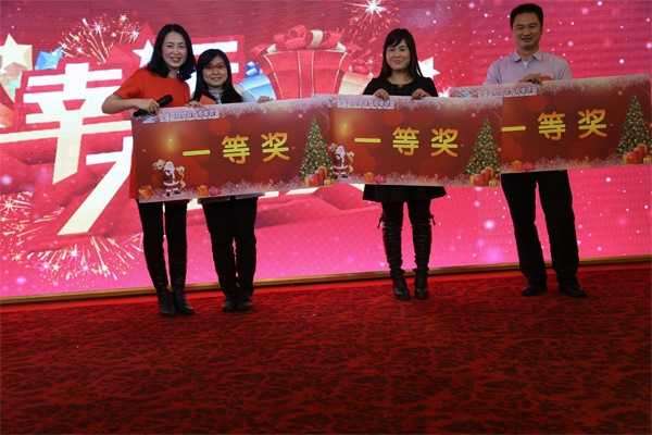 抽獎(jiǎng)活動(dòng)，使全場(chǎng)沸騰起來！