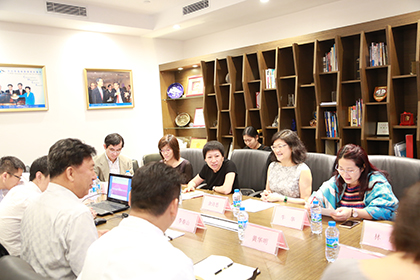 深圳希瑪林順潮眼科醫院行政院長李春山向來賓們分享辦醫經驗